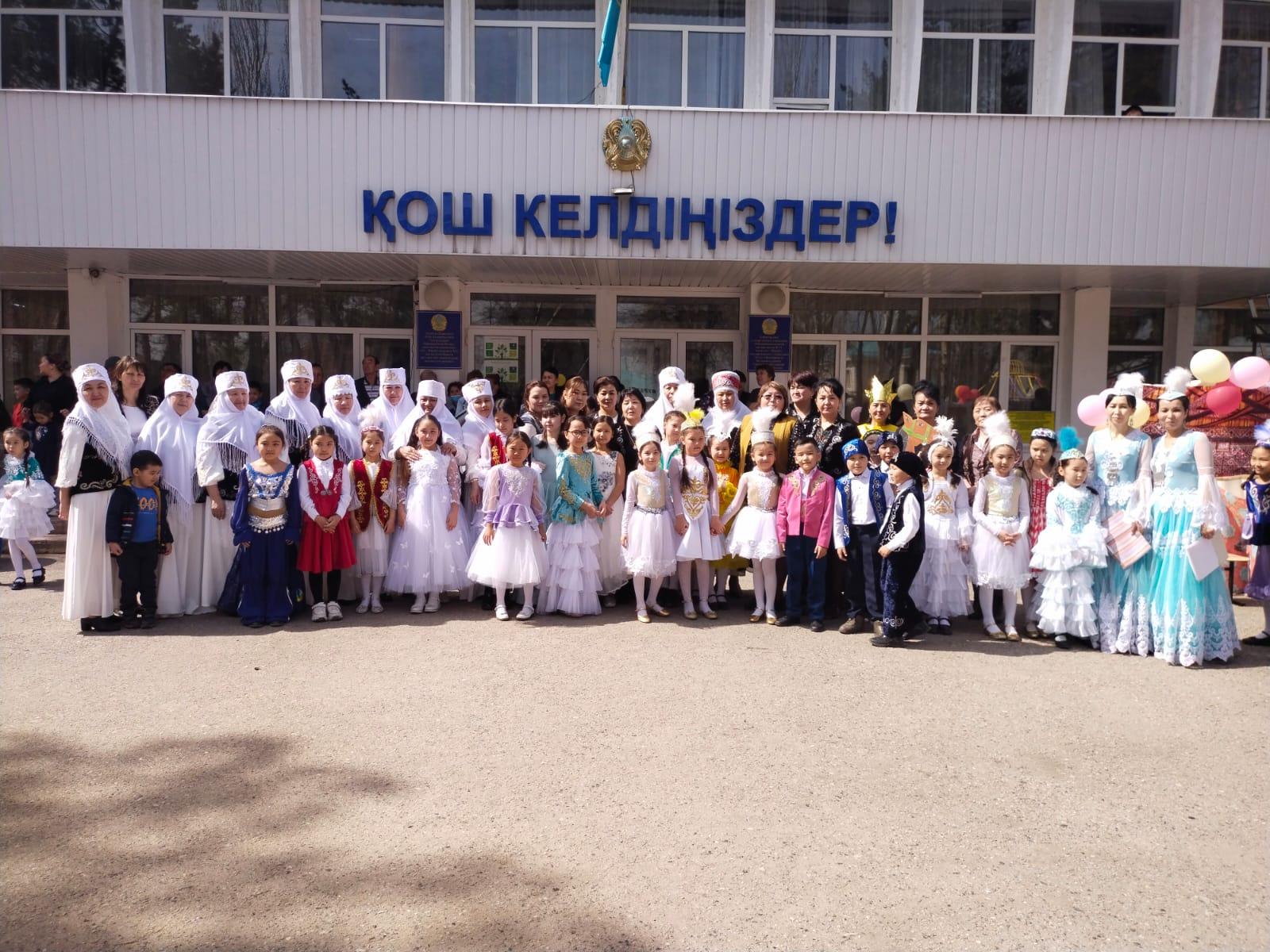«Қош келдің, әз Наурыз!» атты бастауыш қаазақ сыныптарының он күндік апталығының ашылуы